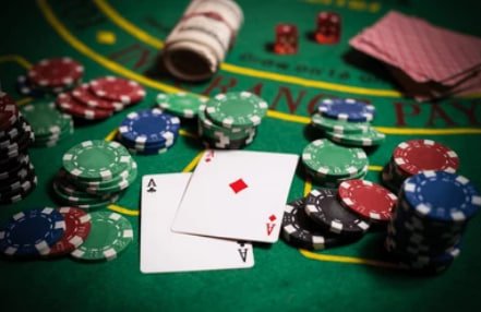 Antarmuka aplikasi Android mabestogel dengan menu utama, sportsbook, dan opsi kasino langsung